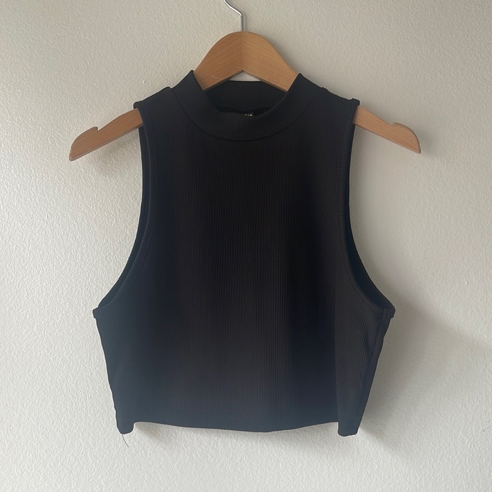 Women’s Cropped Halter Top